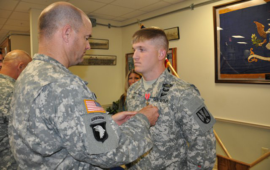 Drill Sgt. receives Bronze Star for valor